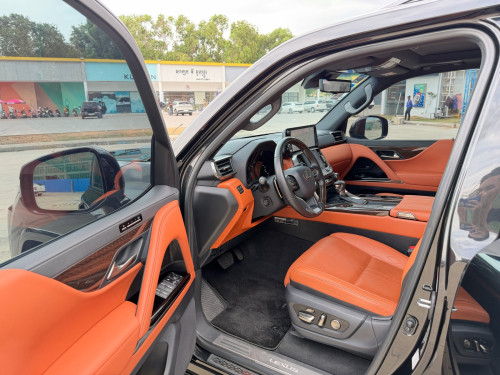 Lexus LX600 VIP 4 Seat 2023 ESV