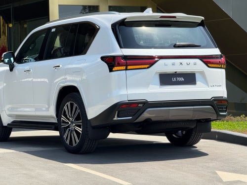 Lexus LX700h Urban 2026
