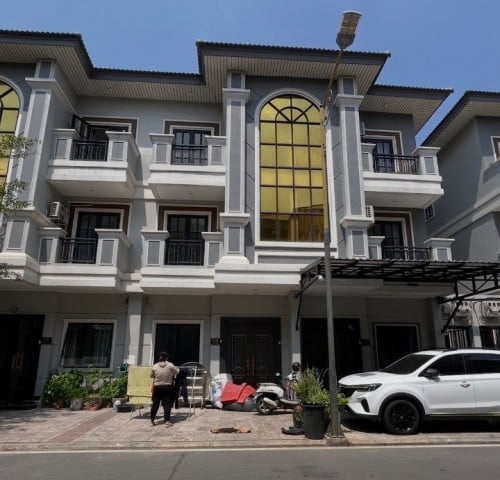 Link house for rent at Sensok