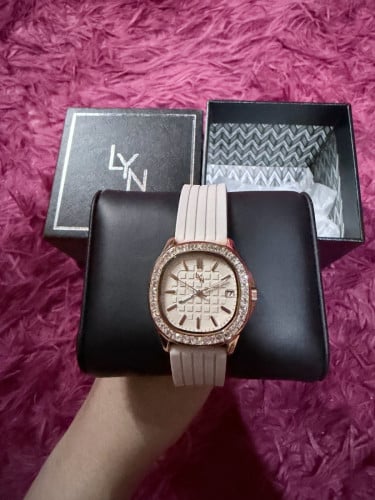 LYN Watch Original  98% with Full Box