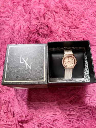 LYN Watch Original  98% with Full Box