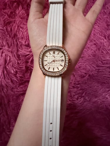 LYN Watch Original  98% with Full Box