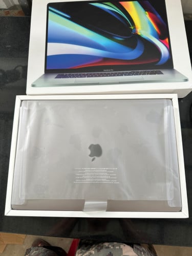 Macbook Pro 2019 16" Core i9 8core