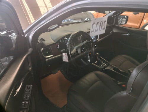 Mazda BT50 Year 2022 $35,000$ ធានាទិញចូលវិញ ទឹកថ្នាំនិងម៉ាស៊ីនសំណុំដើម