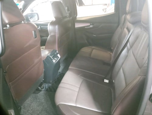 Mazda BT50 Year 2022 $35,000$ ធានាទិញចូលវិញ ទឹកថ្នាំនិងម៉ាស៊ីនសំណុំដើម