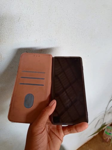 SAMSUNG S10 PLUS