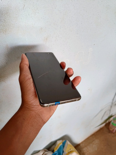SAMSUNG S10 PLUS