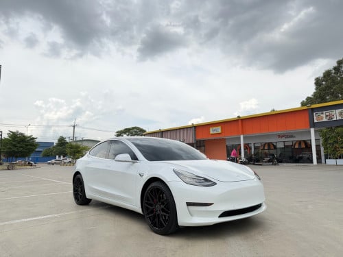Tesla Model 3 Dual Motor Performance ម៉ូទ័រ 2 AWD