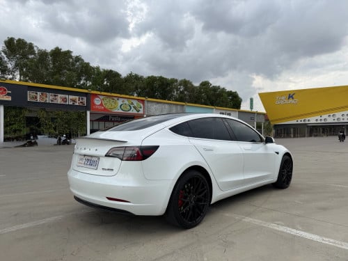 Tesla Model 3 Dual Motor Performance ម៉ូទ័រ 2 AWD