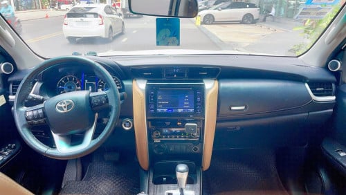 Toyota Fortuner 020 Full option