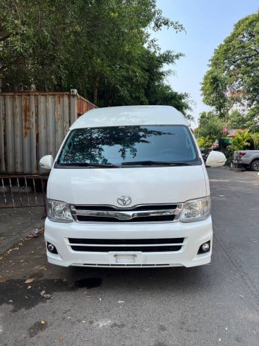Toyota hiace 2012