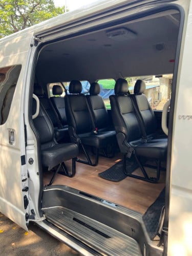 Toyota hiace 2012