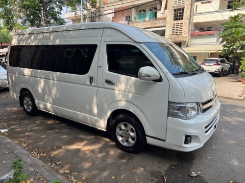 Toyota hiace 2012
