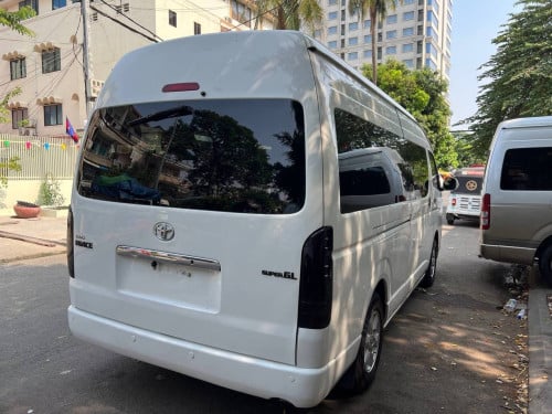 Toyota hiace 2012