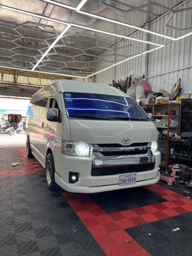 Toyota Hiace space Arap 2017 for sale