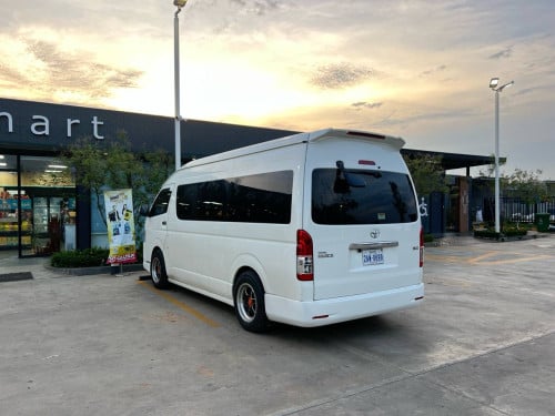 Toyota Hiace space Arap 2017 for sale