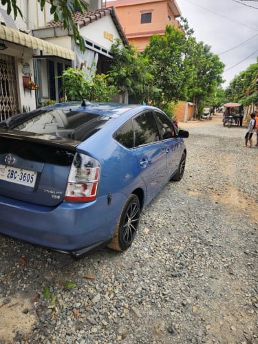 Toyota Prius 04.  ស្អាត