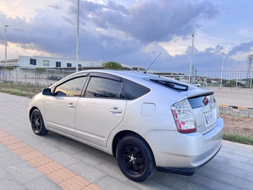 Toyota prius 2006Fulloption តំលៃ10800ចចារ