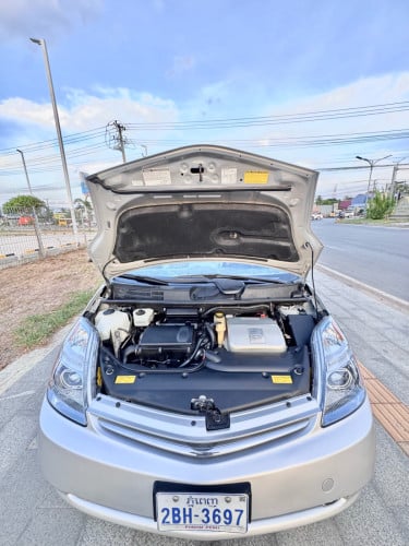 Toyota prius 2006Fulloption តំលៃ10800ចចារ