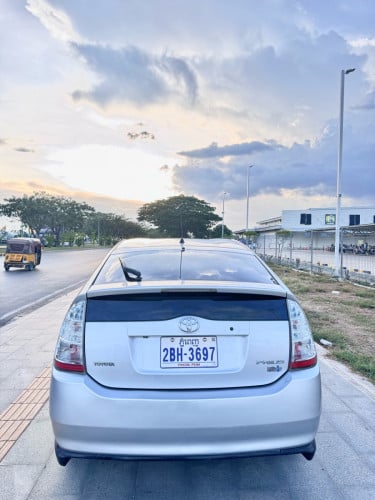 Toyota prius 2006Fulloption តំលៃ10800ចចារ