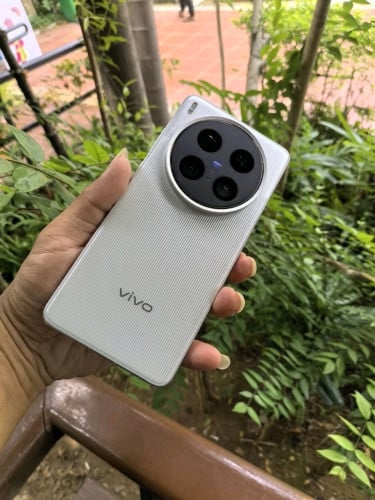 Vivo x200ulta លក់ឬវៃដូរសេរី ស្អាត99%