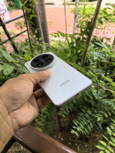 Vivo x200ulta លក់ឬវៃដូរសេរី ស្អាត99%