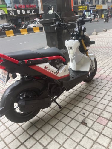 ZOOMER