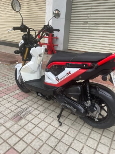 ZOOMER