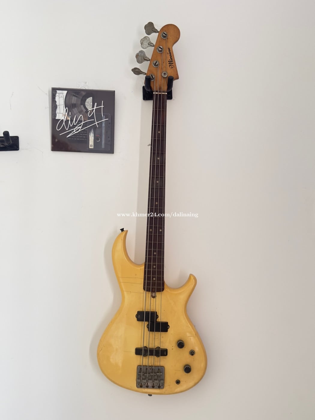 Resell Guitars bass 80$
