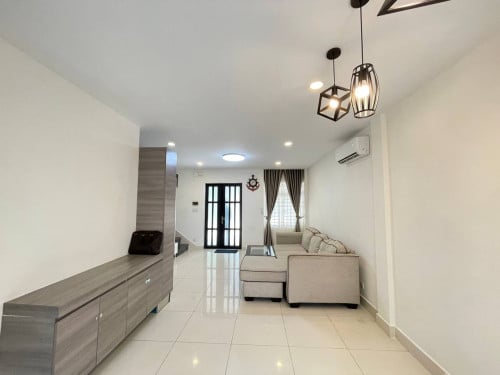 វីឡាកូនកាត់សម្រាប់ជួល នៅបុរីប៉េងហួត បឹងស្នោរ