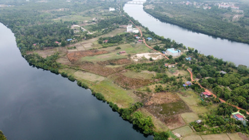 ដីជាប់ព្រែកធំ ប្លង់រឹង