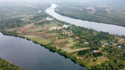 ដីជាប់ព្រែកធំ ប្លង់រឹង