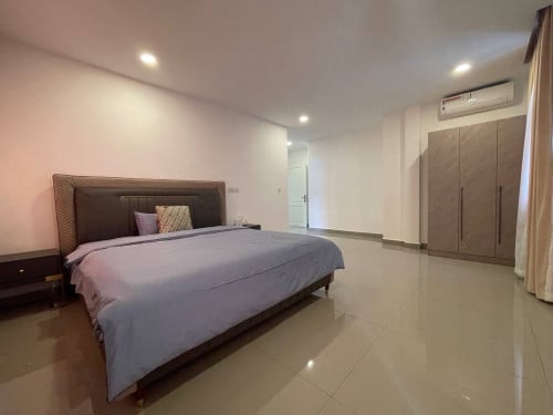 ផ្ទះវីឡាឃ្វីនកែងសម្រាប់លក់បន្ទាន់ក្នុងបុរីជីបម៉ុងលែនម៉ាកផ្លូវ៦០ម៉ែត្