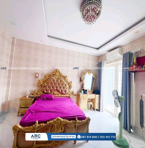 វីឡាកូនកាត់សម្រាប់លក់បន្ទាន់ខ្លាំងនៅបុរី ភ្នំពេញសុខសាន្ត គម្រោង៧