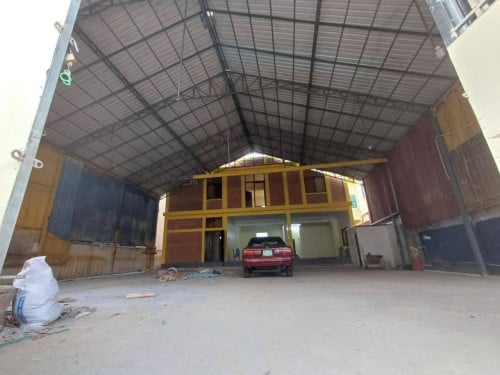 ឃ្លាំង និងផ្ទះសម្រាប់ជួលនៅទួលគោក