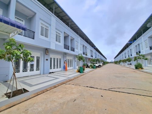 ផ្ទះលក់ ១ល្វែង បុរីវីឡាទួលសង្កែ (អរិយក្សត្រ)
