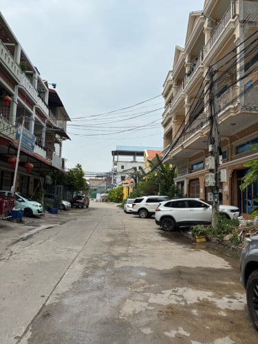 ផ្ទះលក់ជិតផ្សារចាក់អង្រែក្រោម
