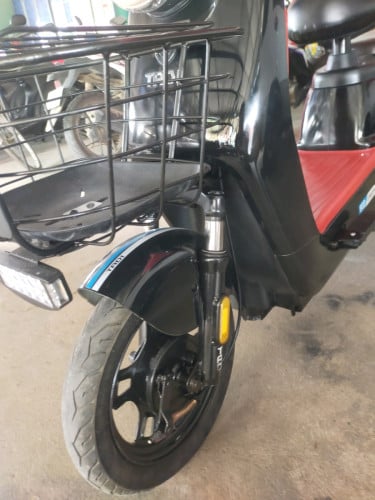 កង់អាគុយមួយទឹកថាឌី