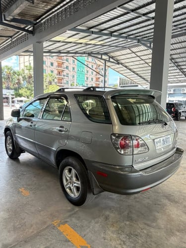 ម្ចាស់ដេីមទី1​ Lexus 02 ប៉ុង1