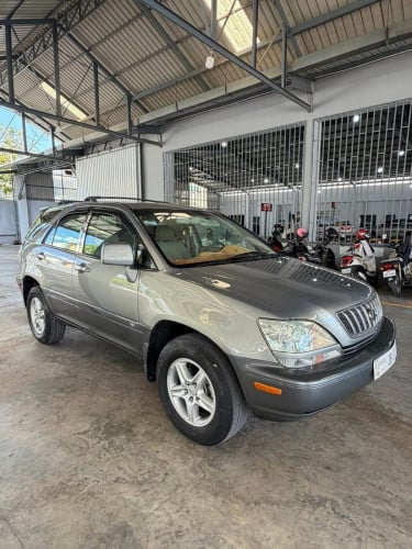ម្ចាស់ដេីមទី1​ Lexus 02 ប៉ុង1