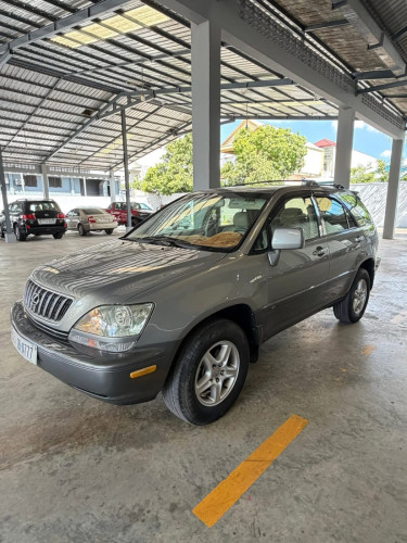 ម្ចាស់ដេីមទី1​ Lexus 02 ប៉ុង1