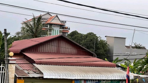 ក់ដីនិងផ្ទះទំហំ18m x32m ស្ថិតនៅកណ្តាលក្រុងស្ទឹងសែនក្បែនផ្លូវជាតិលេខ6