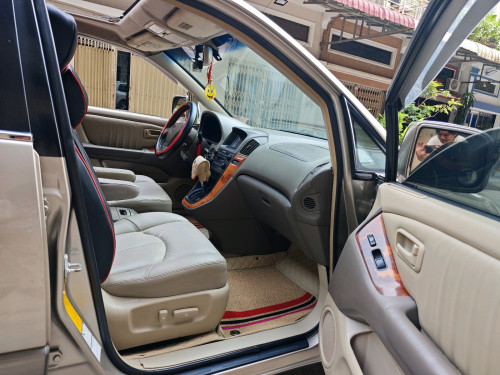 លក់ឡានឆ្នាំ2000ប៉ុង2សាំងសុទ្ធ