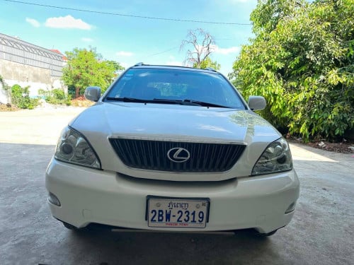 ឡានលក់ ឆ្នាំ2004 ប៉ុង2 លក់តម្លៃទន់ៗ 15800$ ឯកសារគ្រប់