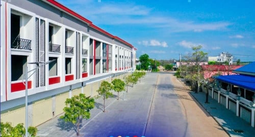 ផ្ទះអាជីវកម្មលក់រឺជួលលើផ្លូវធំរដ្ឋ20m