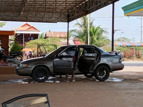 លក់កង់កូរូលា 215/45/17 នៅស្អាត70% 270$