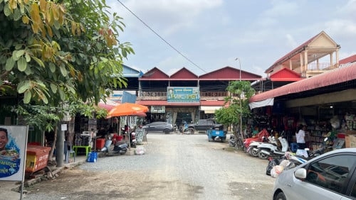 តូបផ្សារថ្នល់ទទឹងលក់28000$