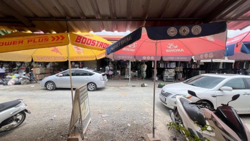 តូបផ្សារថ្នល់ទទឹងលក់28000$