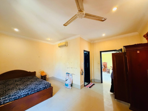 សៀមរាប​ ជិតផ្សារជ្រាវ​ -បន្ទប់គេង​ 3 សម្ភារៈ​ពេញ