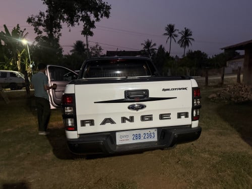 ឡានលក់​ តំលៃ​ 32500$ ចរចារ